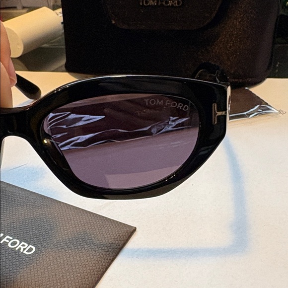 Tom Ford NIB Penny FT1086 Sunglasses in Black Full Inclusion 55 - 19 - 135 - Picture 16 of 16